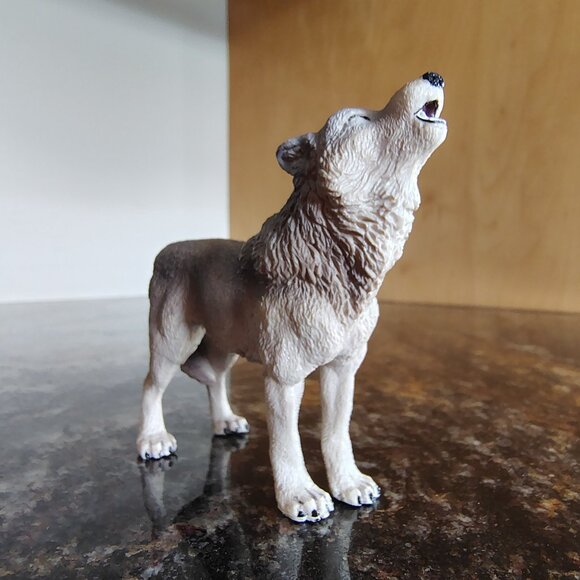Papo Howling Wolf Figurine - Picture 7 of 16